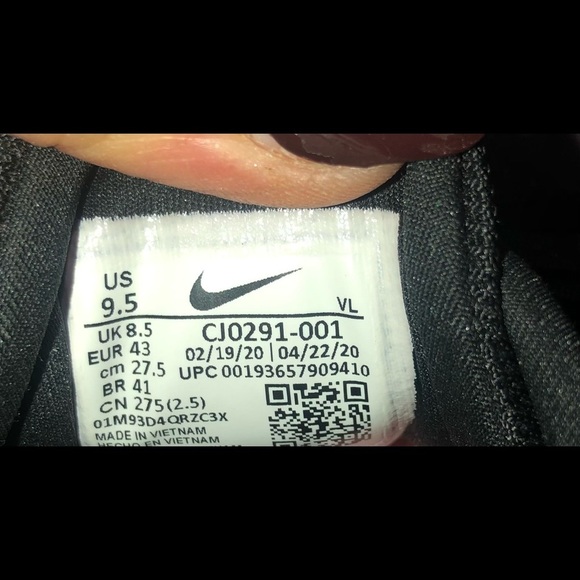 Nike Zoom Winflo 7 Triple Black Latest Running Shoes CJ0291-001  9.5 - Picture 5 of 8